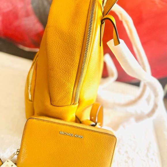 Michael Kors 2pak-BACKPACK /wallet - - Picture 11 of 16